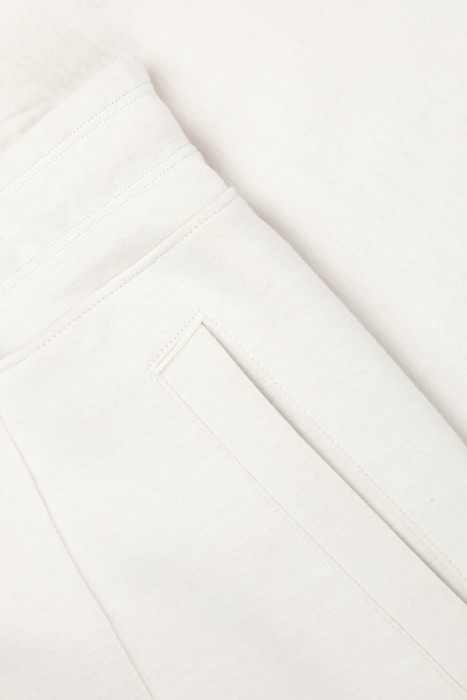 брюки  спортивного стиля с лицевой стороны