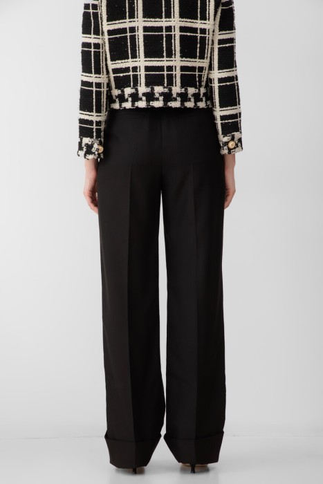 брюки  по цене 179400 руб вид справа