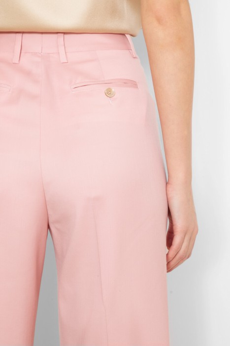 Товар розового цвета с внутренней стороны