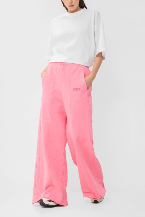 Товар розового цвета с внутренней стороны