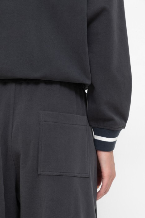 Товар серого цвета с внутренней стороны