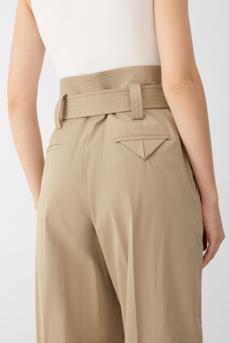 Товар бежевого цвета с внутренней стороны