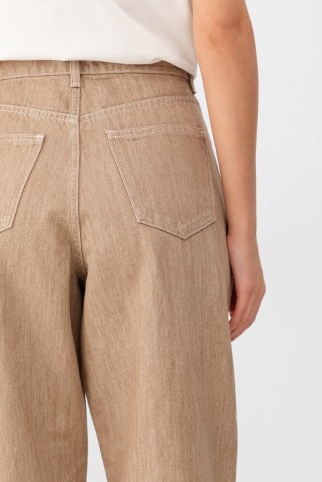 Товар бежевого цвета с внутренней стороны