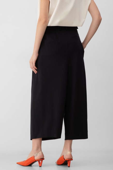 брюки  по цене 131625 руб вид справа