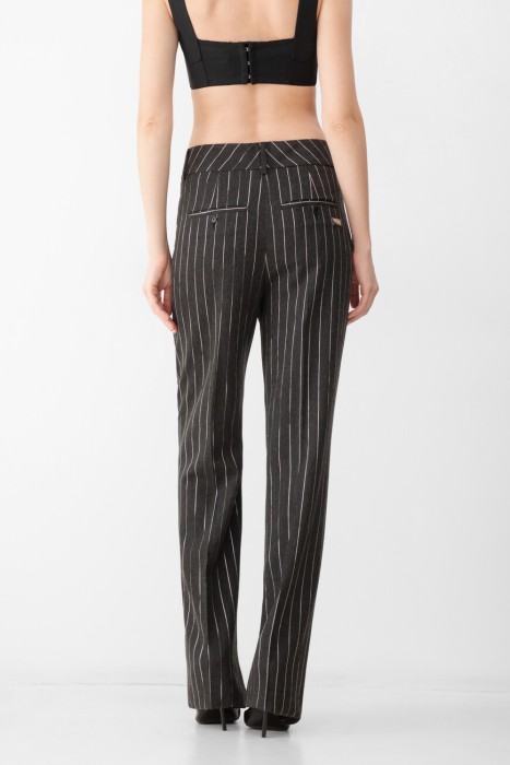 брюки  по цене 97200 руб вид справа