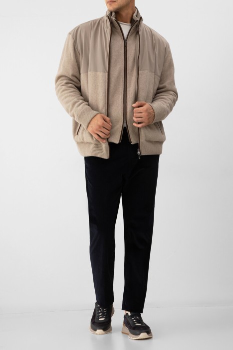 Товар синего цвета с внутренней стороны