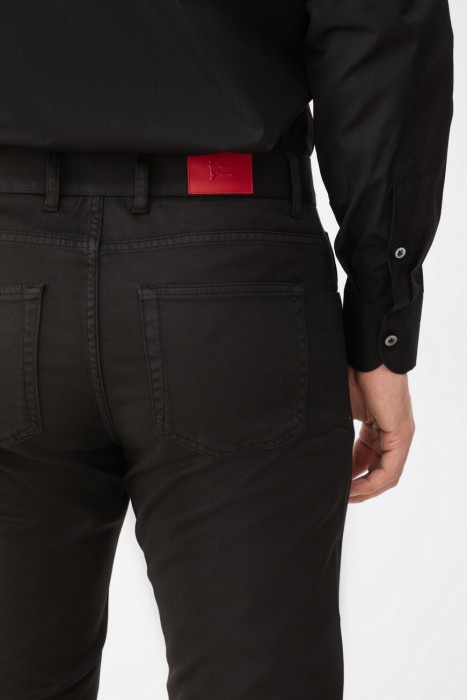 Товар черного цвета с внутренней стороны