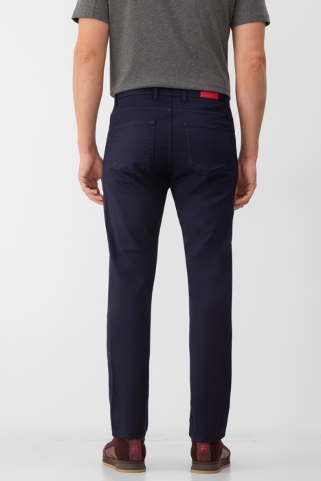 брюки  от бренда isaia вид слева