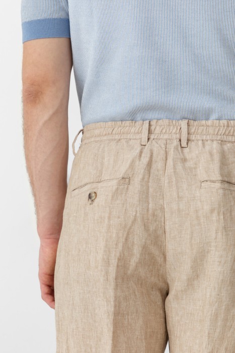 Товар бежевого цвета с внутренней стороны