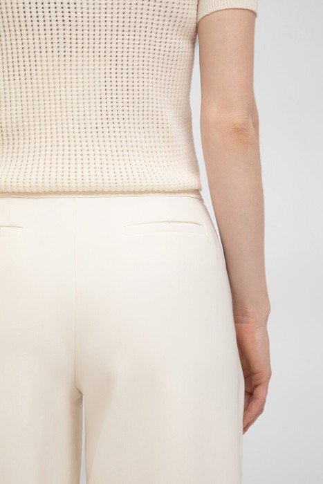 Товар белого цвета с внутренней стороны