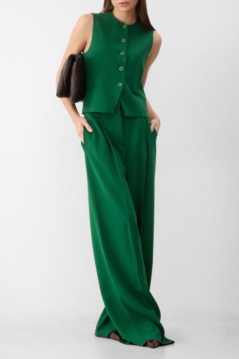 Товар зеленого цвета с внутренней стороны