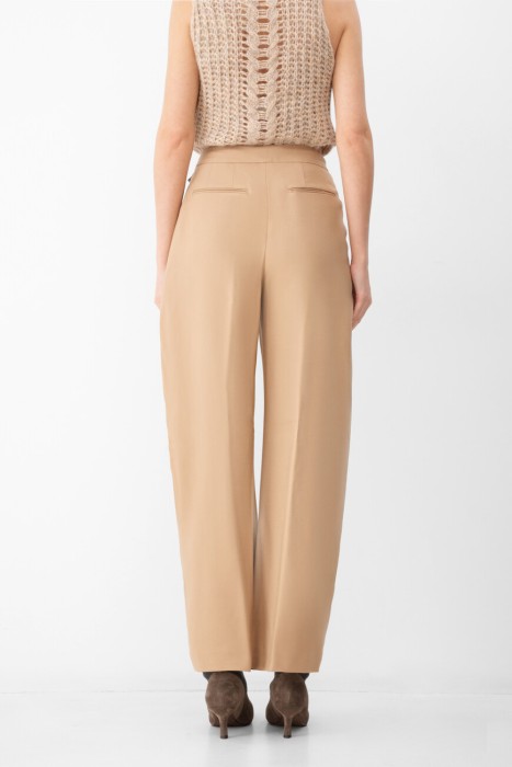 брюки  по цене 52000 руб вид справа