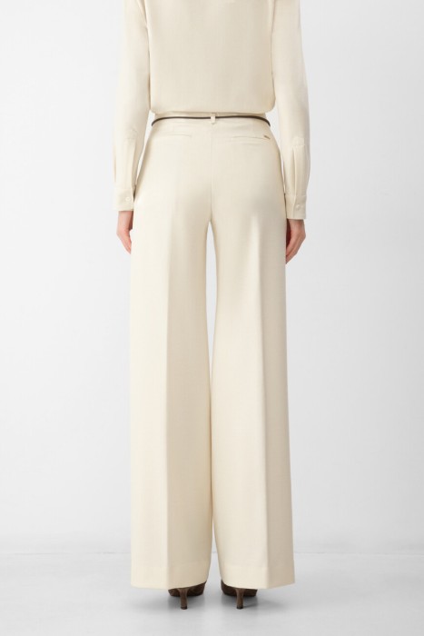 брюки  от бренда herno вид слева