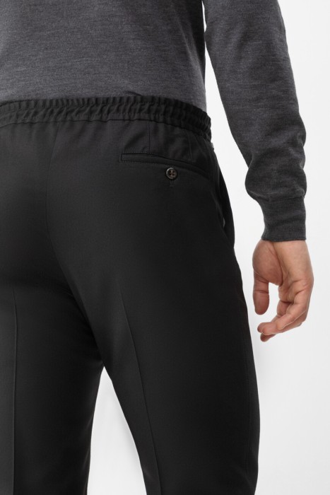 Товар черного цвета с внутренней стороны