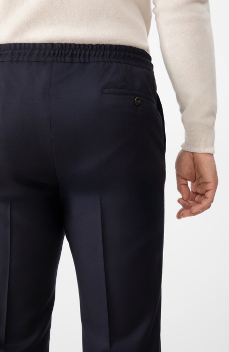 Товар синего цвета с внутренней стороны