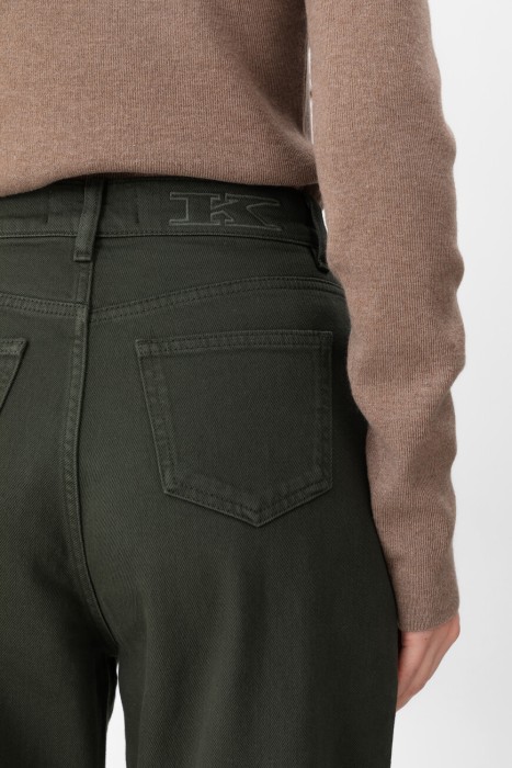 Товар зеленого цвета с внутренней стороны