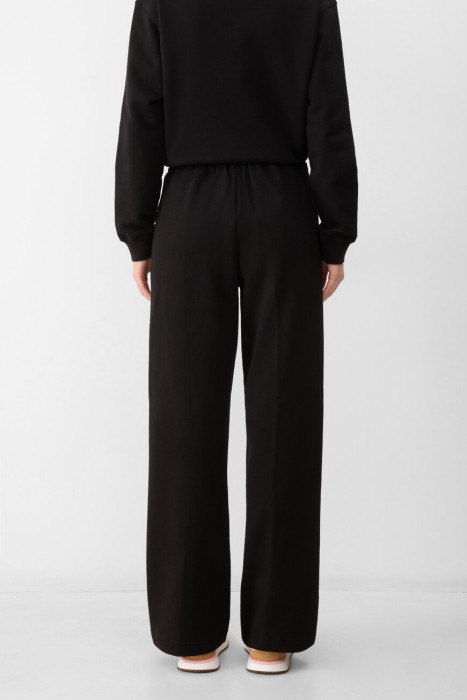 брюки  по цене 62075 руб вид справа