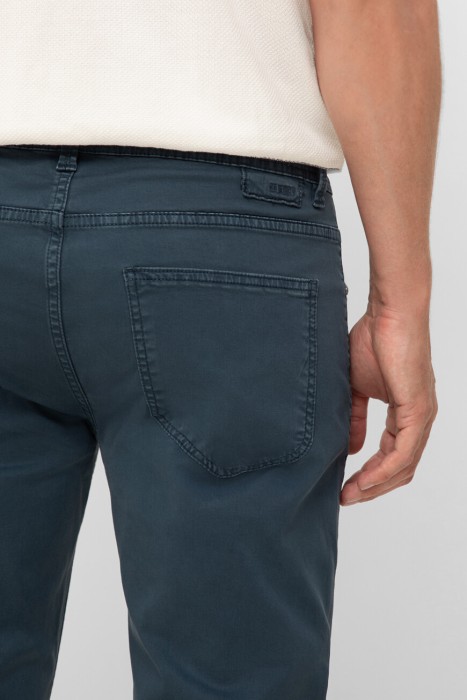 Товар синего цвета с внутренней стороны