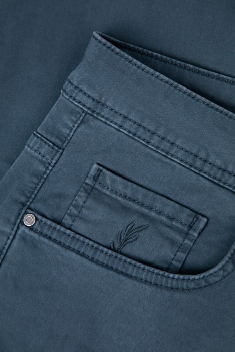 брюки  универсального стиля с лицевой стороны