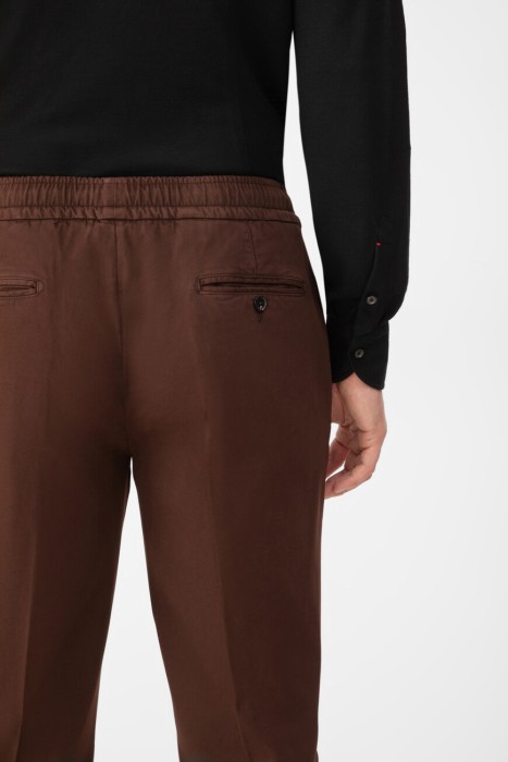 Товар коричневого цвета с внутренней стороны