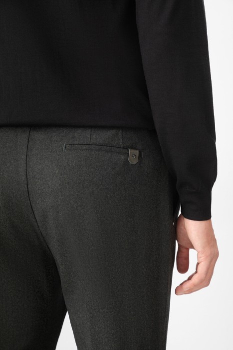 Товар серого цвета с внутренней стороны