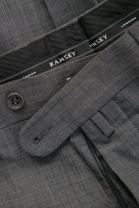 Товар коричневого цвета с внутренней стороны