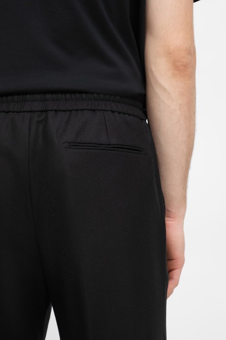 Товар черного цвета с внутренней стороны