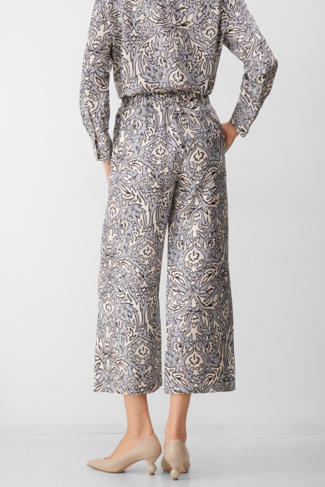 брюки  от бренда max mara вид слева