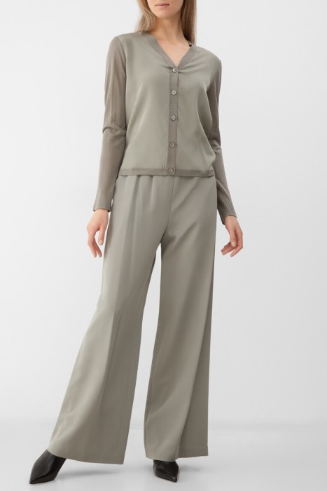 Товар зеленого цвета с внутренней стороны