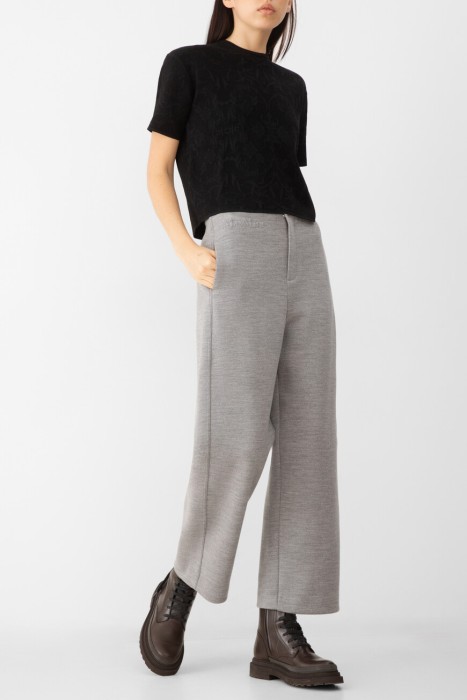 Товар серого цвета с внутренней стороны