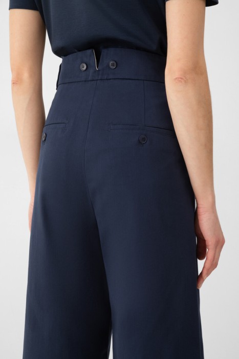 Товар синего цвета с внутренней стороны