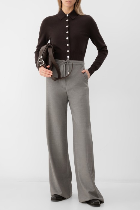 Товар серого цвета с внутренней стороны