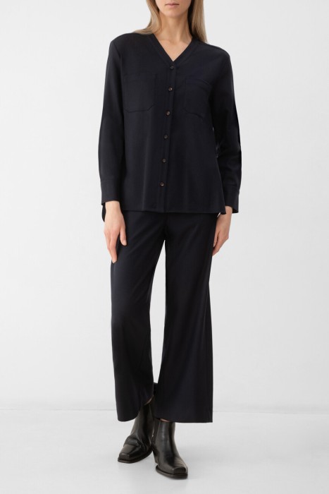 Товар синего цвета с внутренней стороны