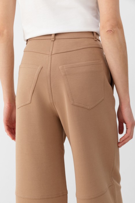 Товар коричневого цвета с внутренней стороны