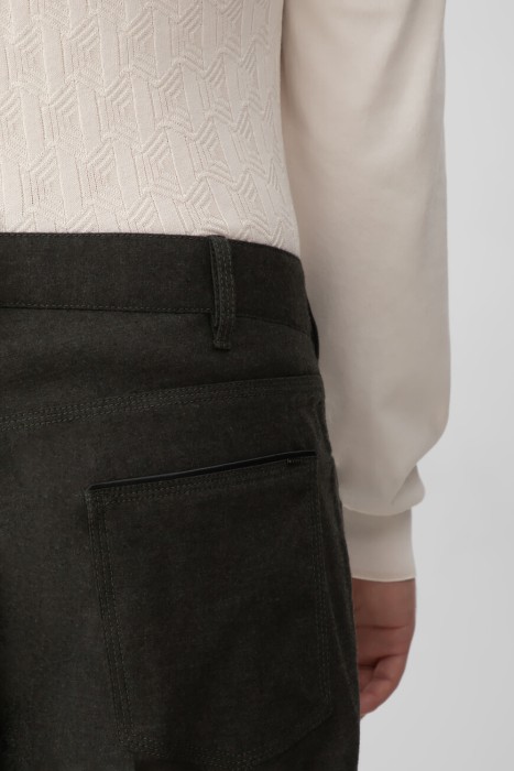 Товар серого цвета с внутренней стороны