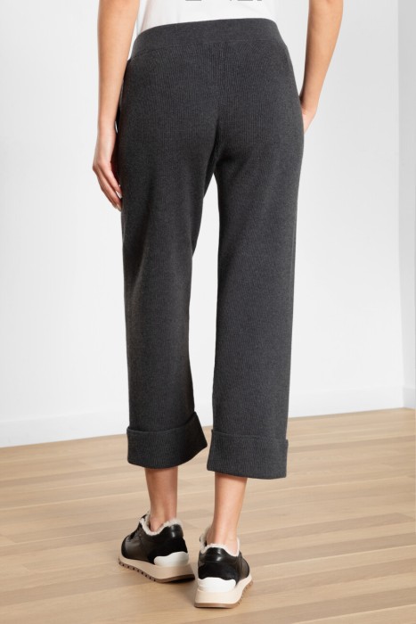 брюки  по цене 219250 руб вид справа