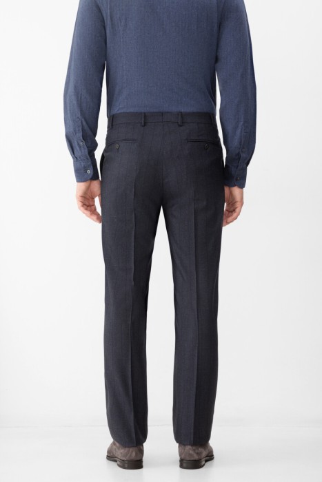 брюки  по цене 34800 руб вид справа