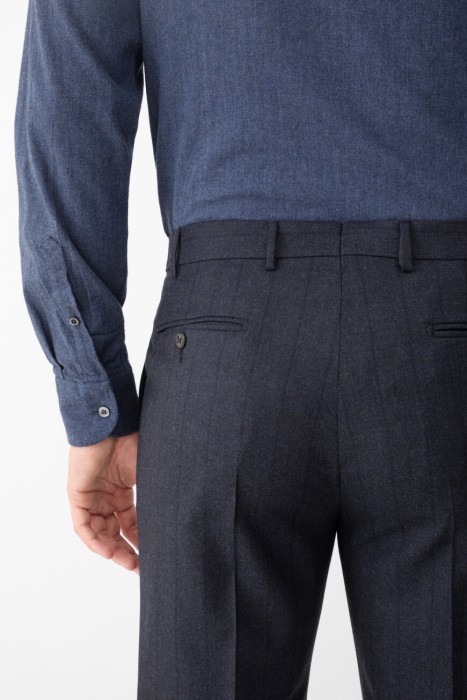 Товар синего цвета с внутренней стороны