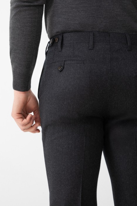 Товар серого цвета с внутренней стороны