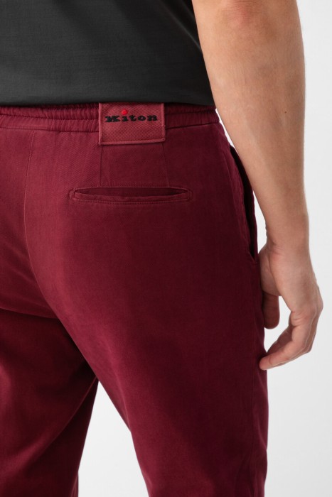 Товар бордового цвета с внутренней стороны