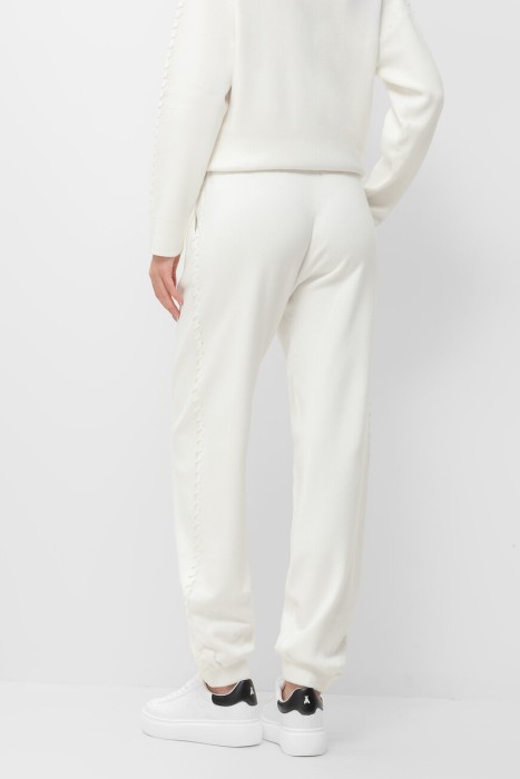 брюки  по цене 24900 руб вид справа