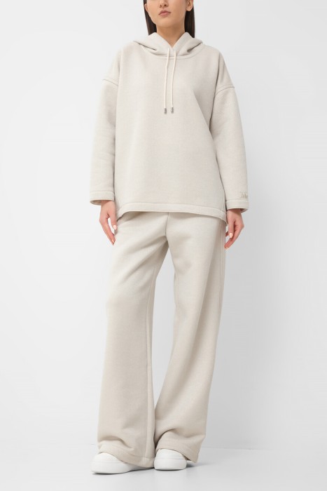 Товар бежевого цвета с внутренней стороны