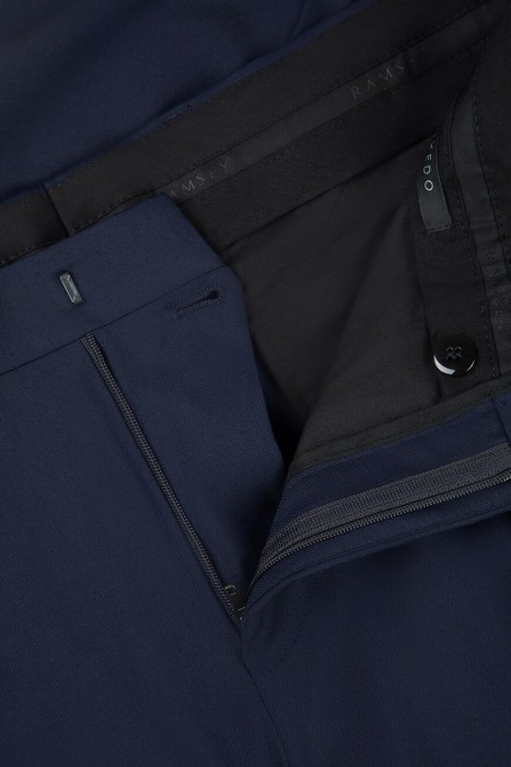 Товар синего цвета с внутренней стороны