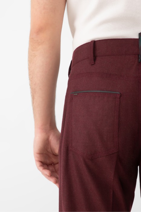 Товар бордового цвета с внутренней стороны