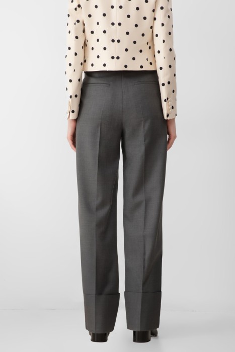 брюки  по цене 141600 руб вид справа