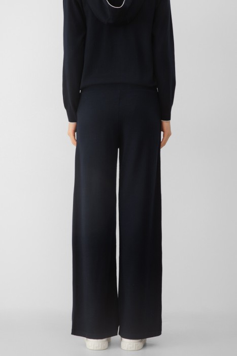 брюки  по цене 64400 руб вид справа