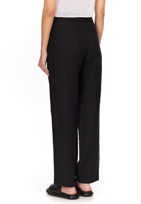 Товар черного цвета с внутренней стороны