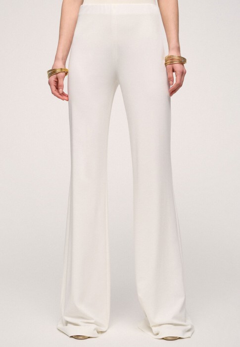 Товар белого цвета с внутренней стороны