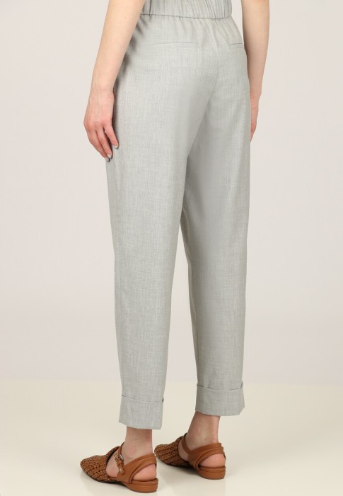 Товар серого цвета с внутренней стороны