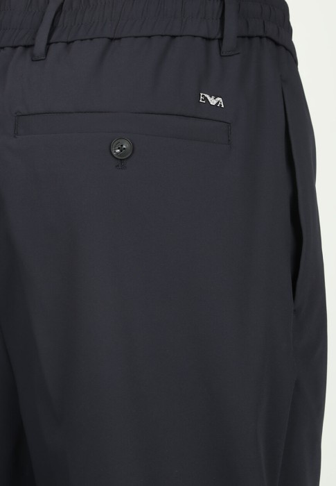 Товар синего цвета с внутренней стороны